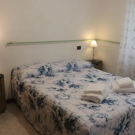 Monika 12 Beatrice Apartman Bardolino