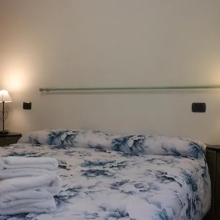 Monika 12 Beatrice Appartement *