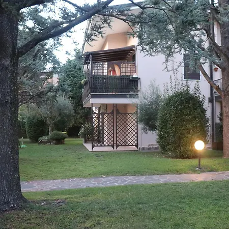 Monika 12 Beatrice Μπαρντολίνο