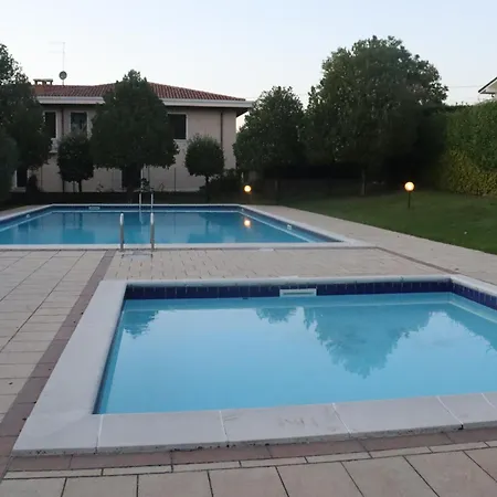 Monika 12 Beatrice Μπαρντολίνο